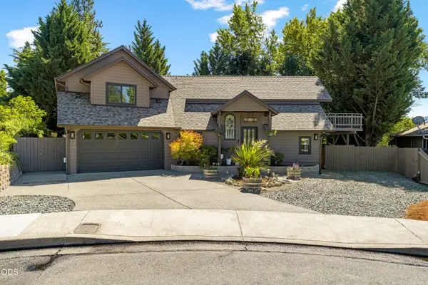 104 NW Dawnhill Court, Grants Pass, OR 97526