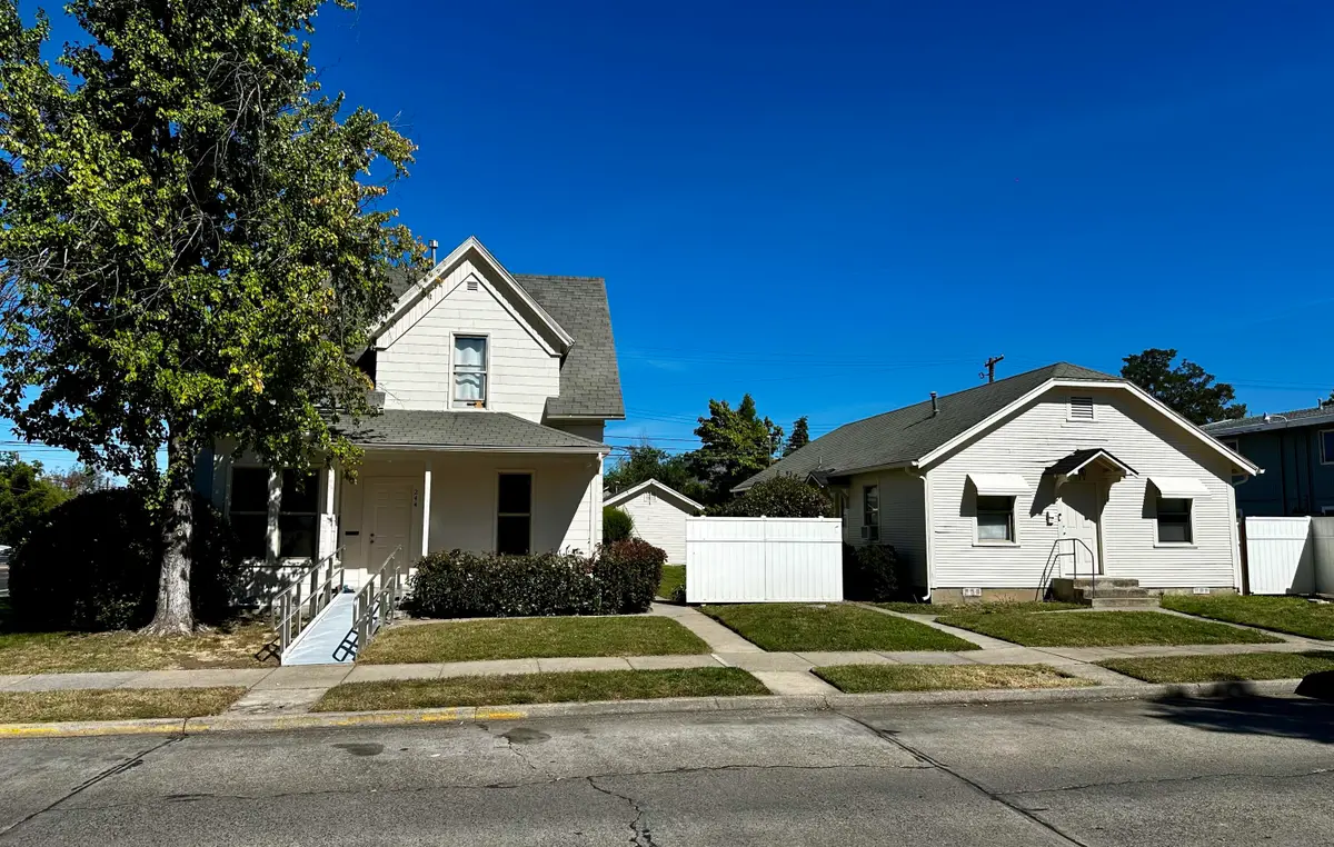 325 W 4th Street, Medford, OR 97501 - #1