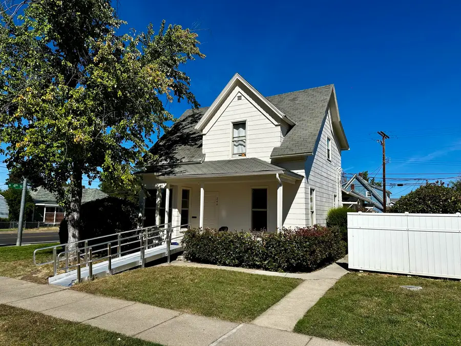 325 W 4th Street, Medford, OR 97501 - #3