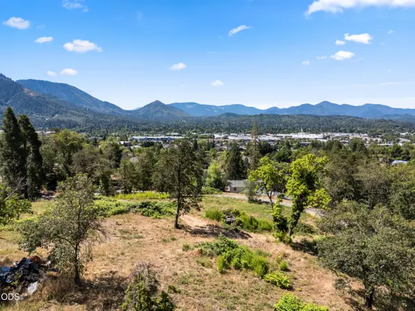 701 NE Tokay, Grants Pass, OR 97526