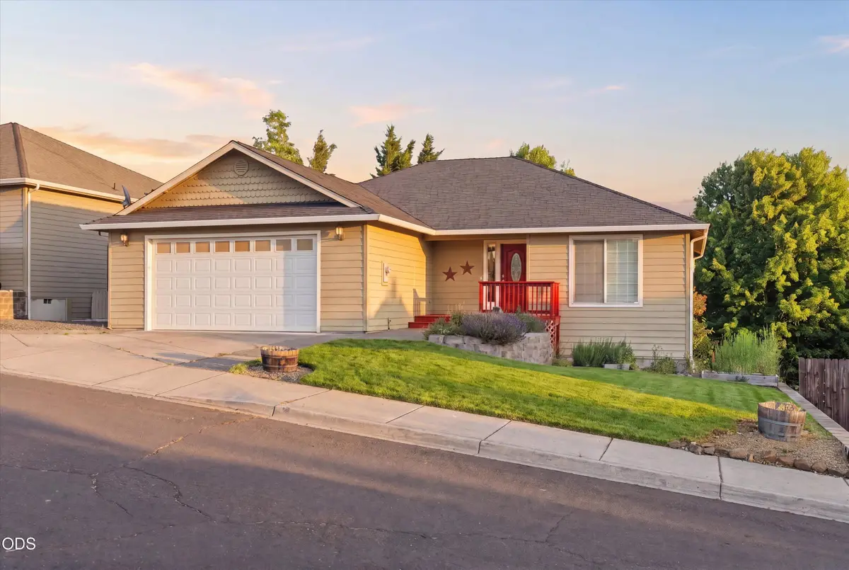 1056 Highlands Drive, Eagle Point, OR 97524 - #1