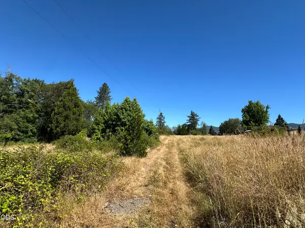 1899 Hamilton Lane, Grants Pass, OR 97527