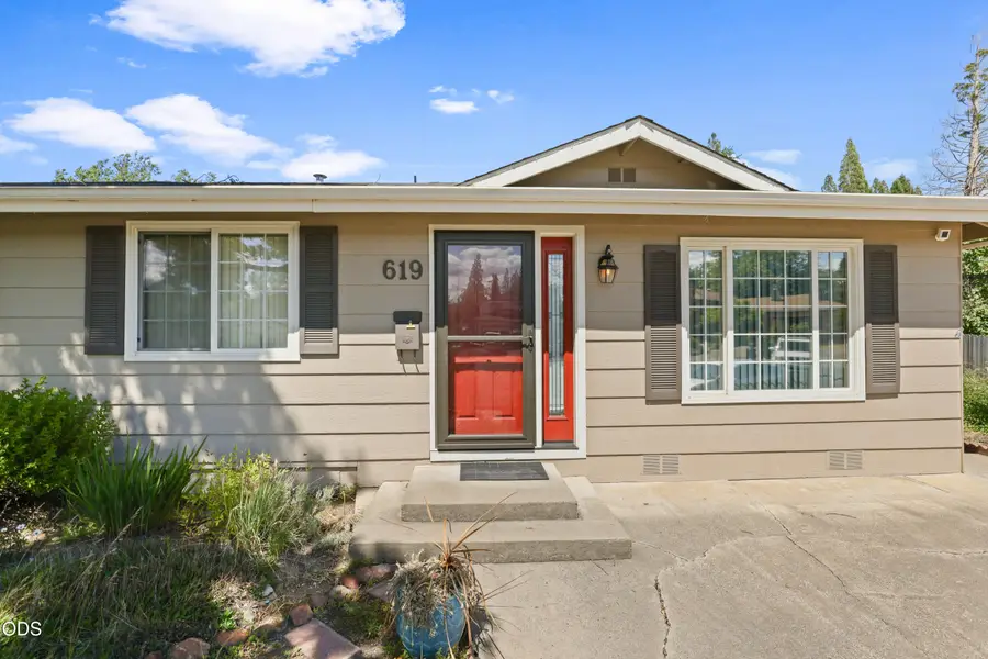 619 Kings Court, Central Point, OR 97502 - #2