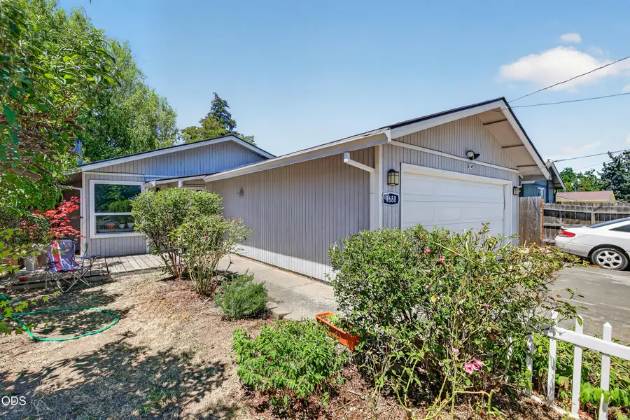 1688 Lillian Street, Medford, OR 97501 - #2