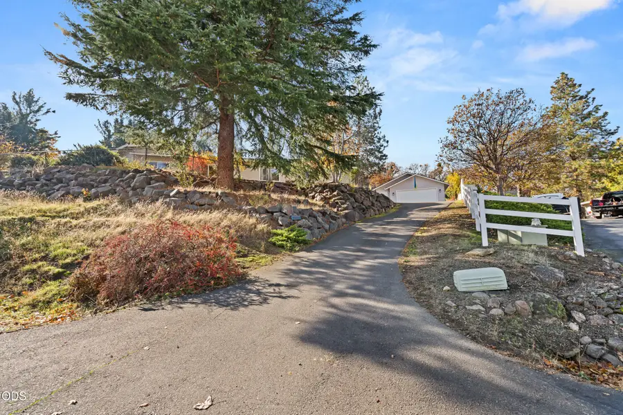 2820 David Lane, Medford, OR 97504 - #2