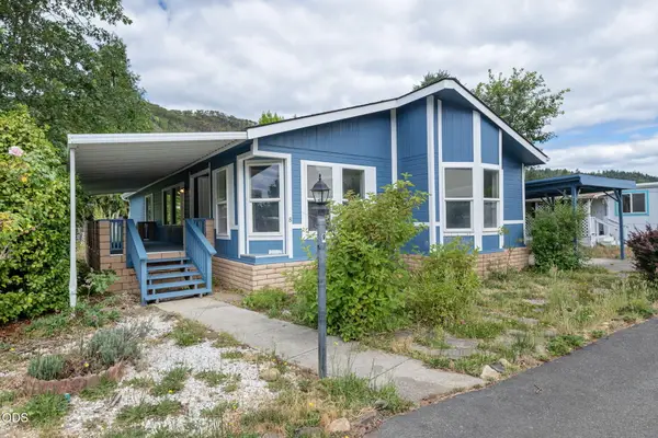 315 W Evans Creek Road #UNIT 8, Rogue River, OR 97537