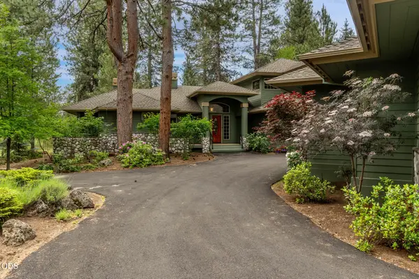 60621 Golf Village Loop, Bend, OR 97702