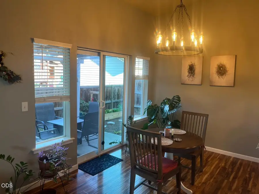 308 Live Oak Loop, Central Point, OR 97502 - #2