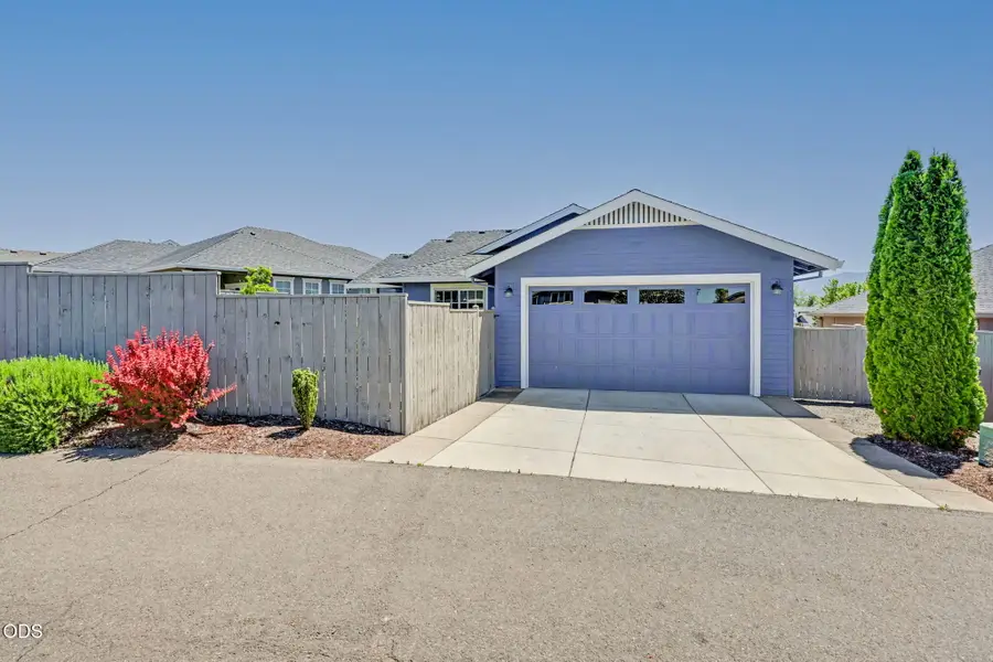 3831 Creek Mont, Medford, OR 97504 - #3