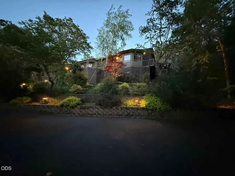 840 Shadow Hills Drive, Grants Pass, OR 97526 - #2