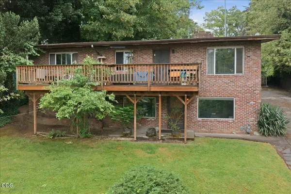 7339 S Corbett Avenue, Portland, OR 97219