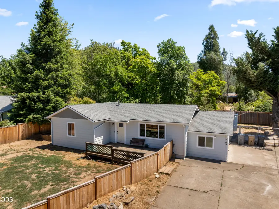 703 NE 10th Street, Grants Pass, OR 97526 - #2