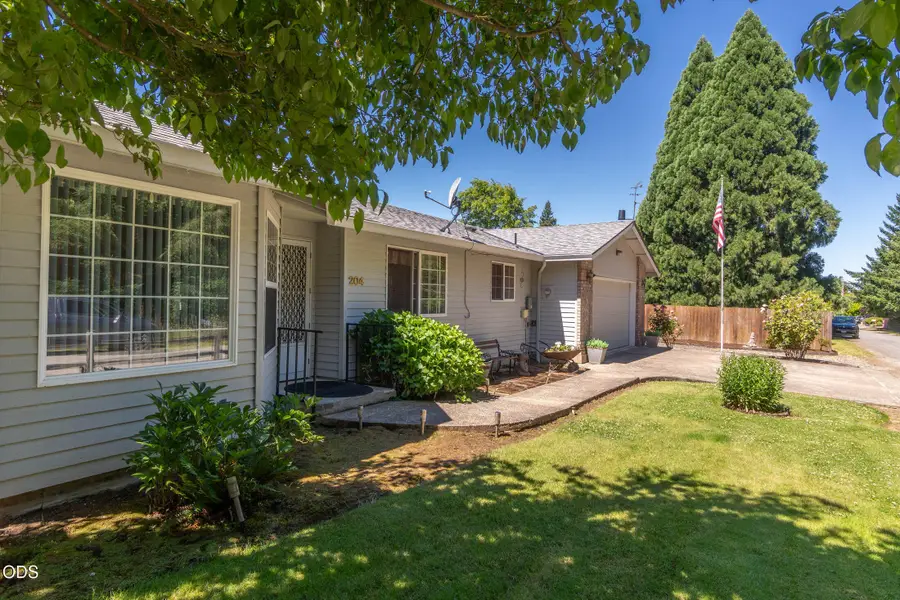 204 Miller Street, Molalla, OR 97038 - #3