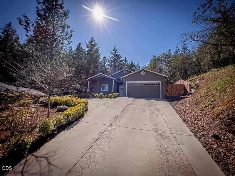 250 Oak Knoll, Jacksonville, OR 97530 - #3