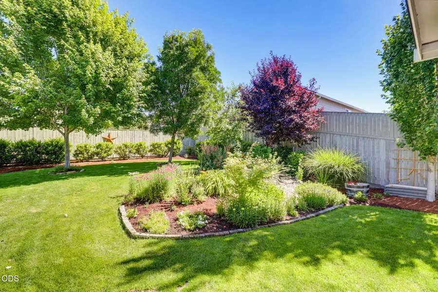 3727 Sidney Way, Medford, OR 97504 - #3