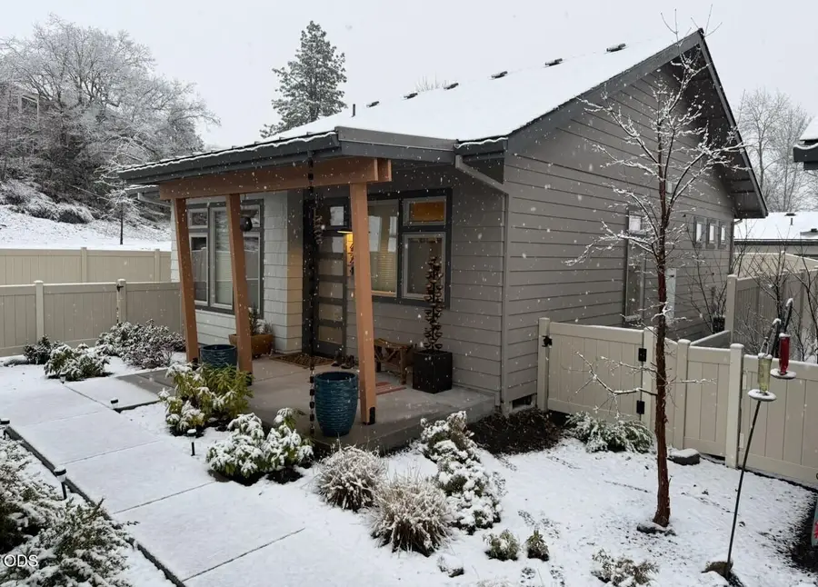 424 Nandina Street, Ashland, OR 97520 - #3