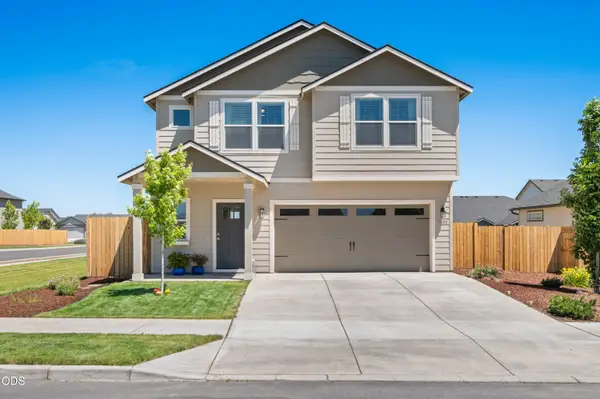 3496 NW 9th Lane, Redmond, OR 97756