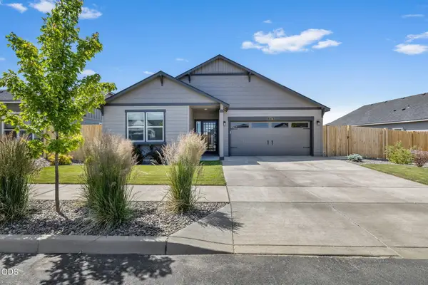 1734 NW Varnish Avenue, Redmond, OR 97756