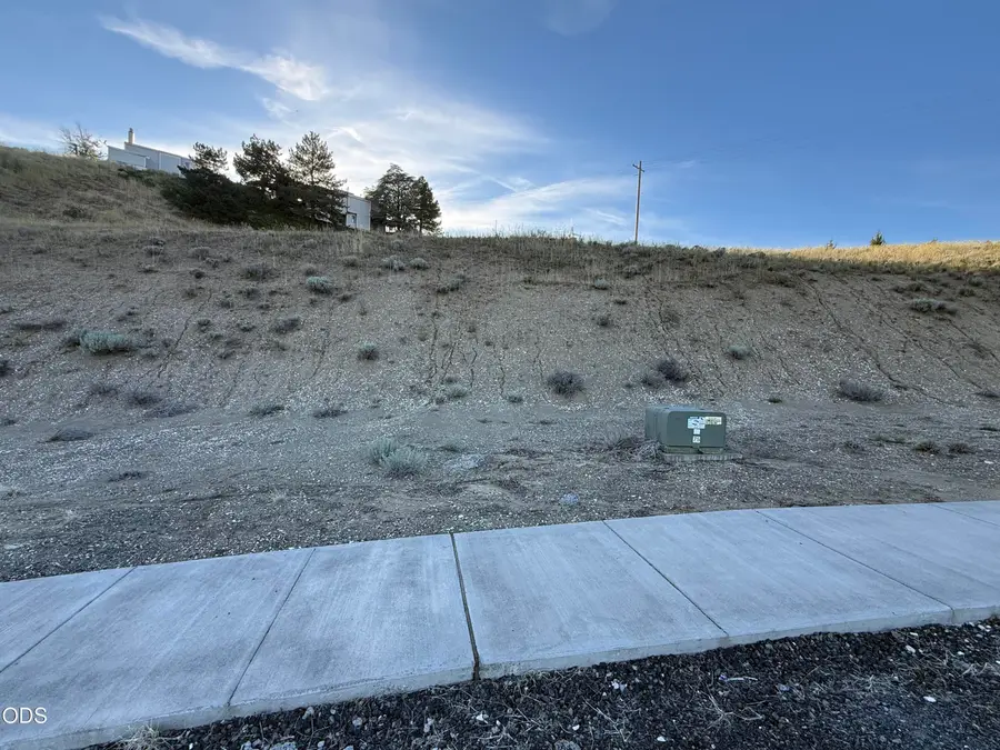 551 Bella Vista Loop, Klamath Falls, OR 97601 - #2