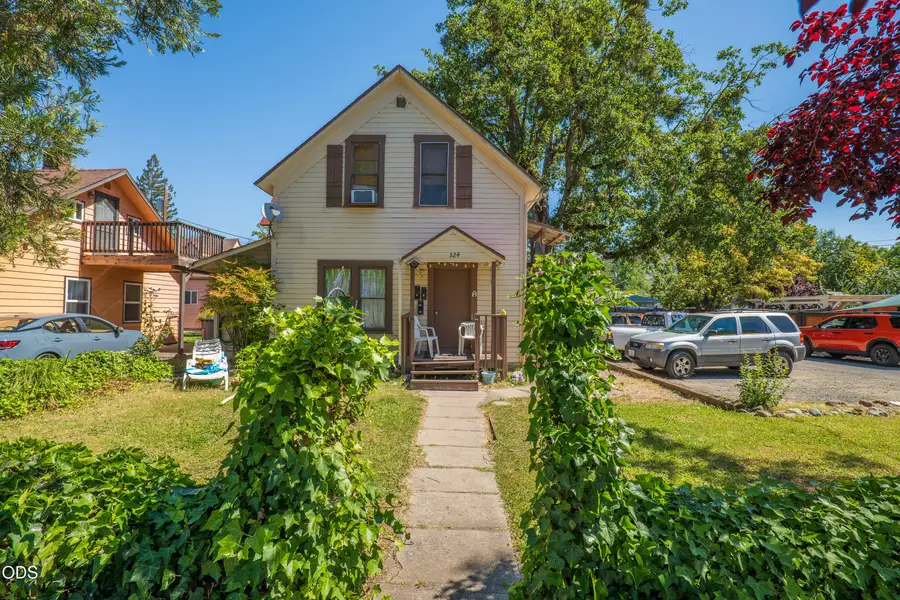 324 NE D Street, Grants Pass, OR 97526 - #2