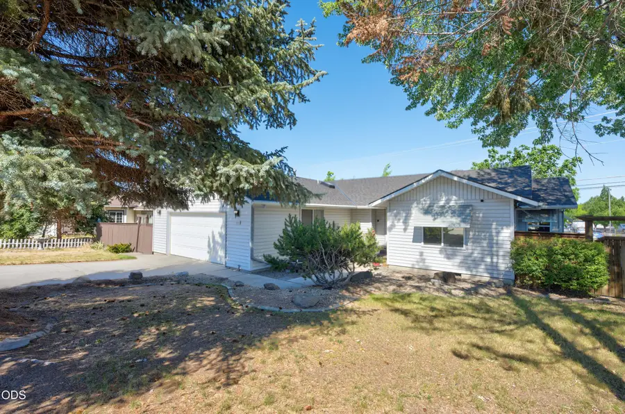 854 SW 23rd Court, Redmond, OR 97756 - #2