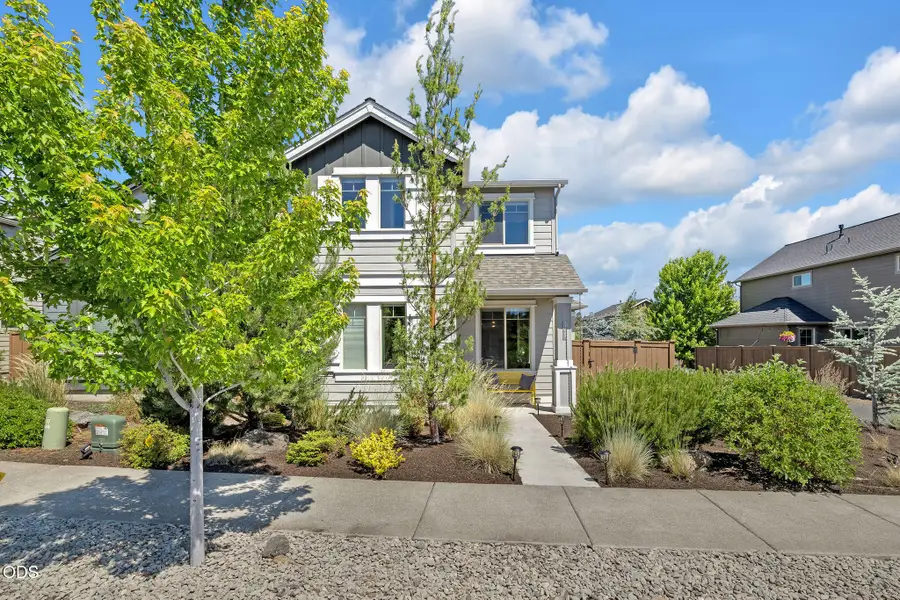 61094 SE Sydney Harbor Drive, Bend, OR 97702 - #2