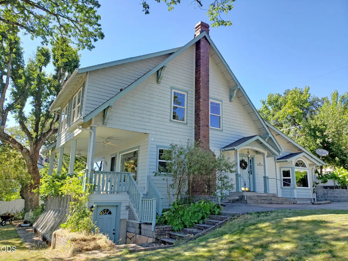 127 4th Avenue, Gold Hill, OR 97525 - #1