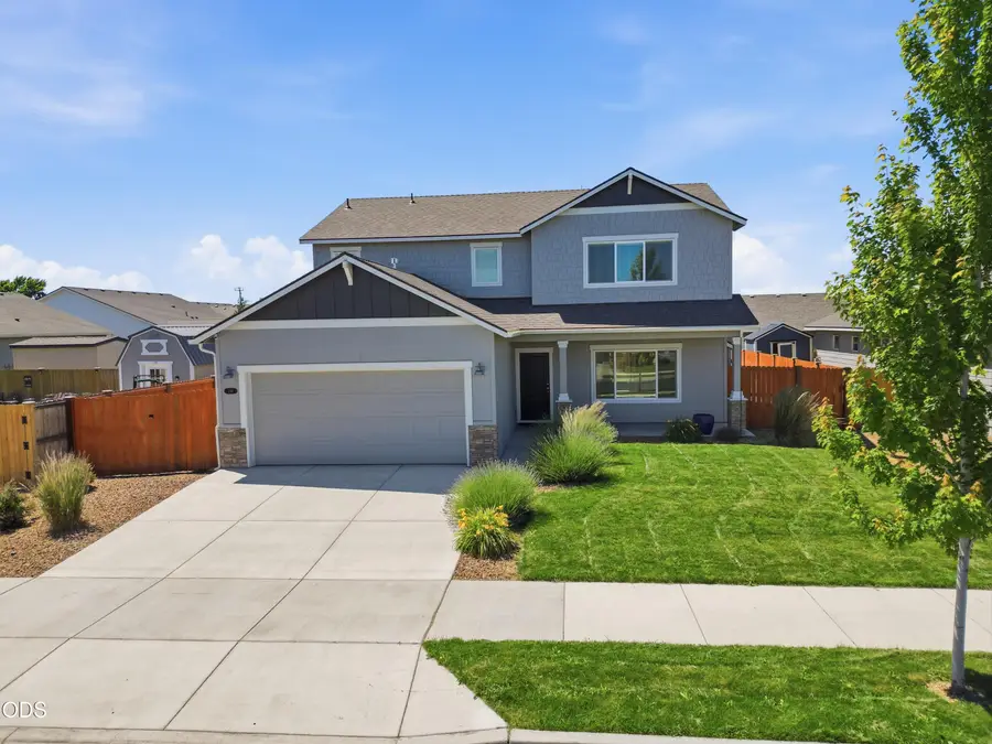 241 NW Monte Vista Avenue, Madras, OR 97741 - #2
