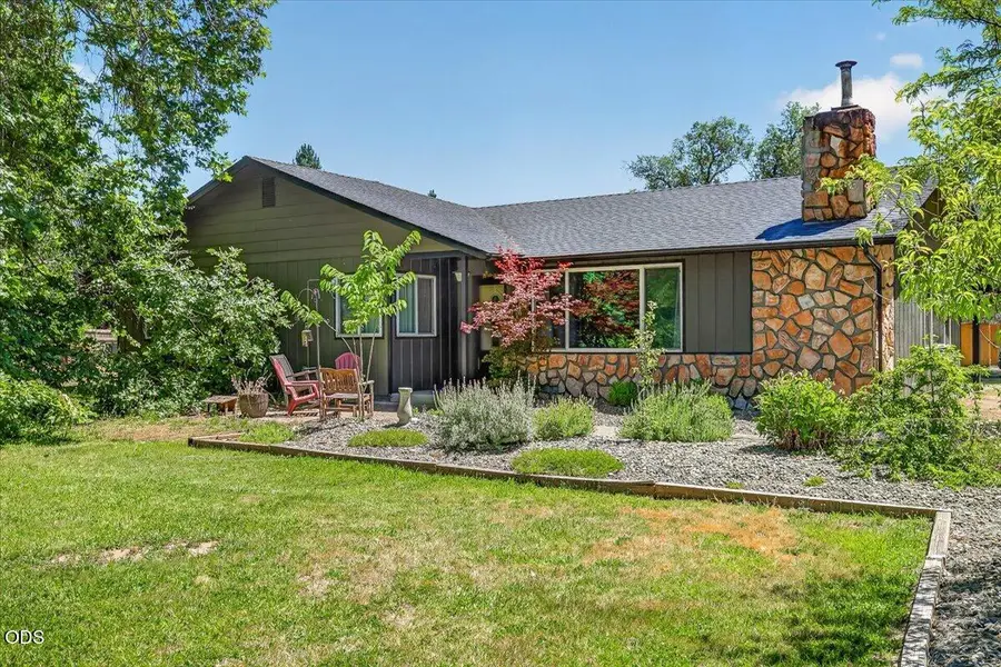 8027 E Evans Creek Road, Rogue River, OR 97537 - #3