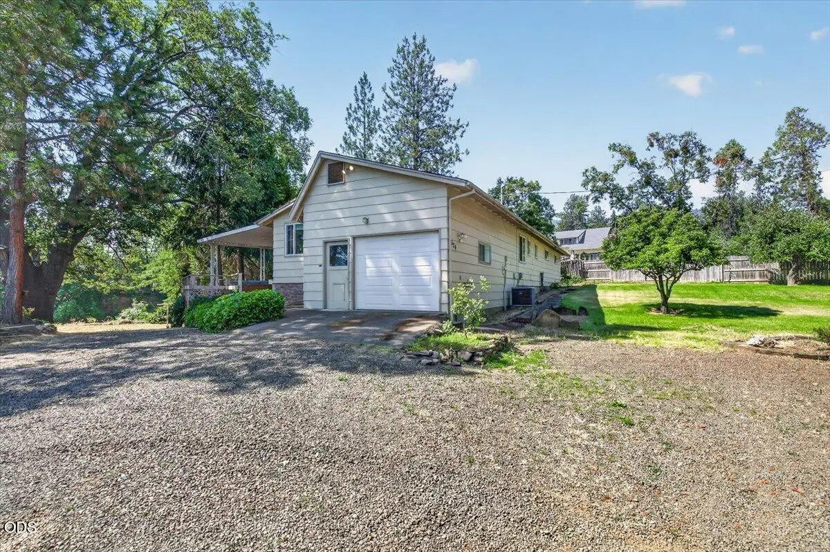624 Crowson Road, Ashland, OR 97520 - #1