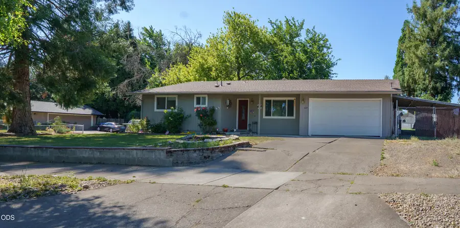 609 E Archwood Drive, Eagle Point, OR 97524 - #2