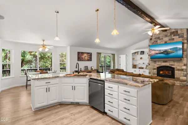 1281 N Pinnon Road, Grants Pass, OR 97526