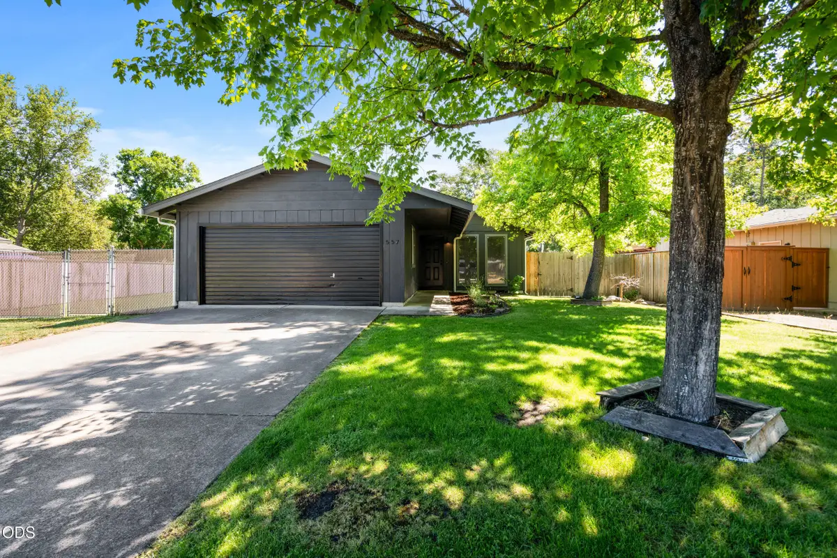 557 Glenn Way, Central Point, OR 97502 - #1