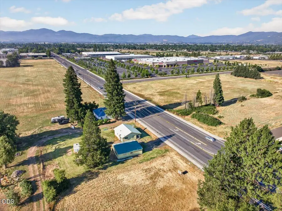4082 Table Rock Road, Central Point, OR 97502 - #2