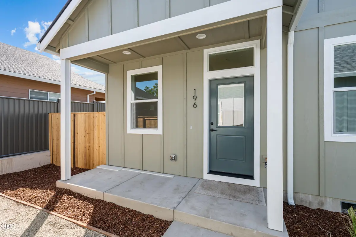 196 Gangnes Drive, Talent, OR 97540 - #1