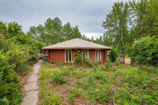 10216 W Evans Creek Road, Rogue River, OR 97537