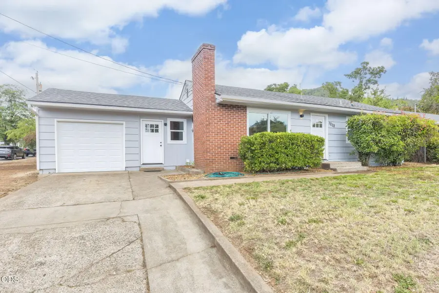 1202 NE A Street, Grants Pass, OR 97526 - #3