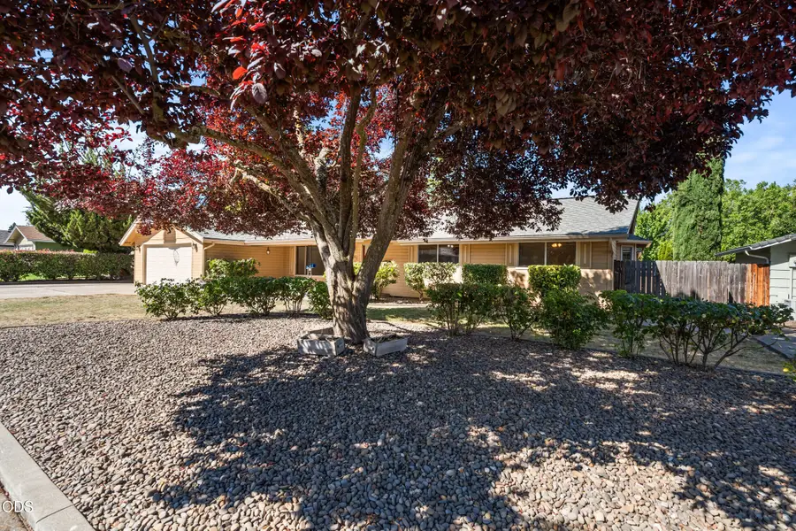 1467 Bluebonnet Avenue, Medford, OR 97504 - #2