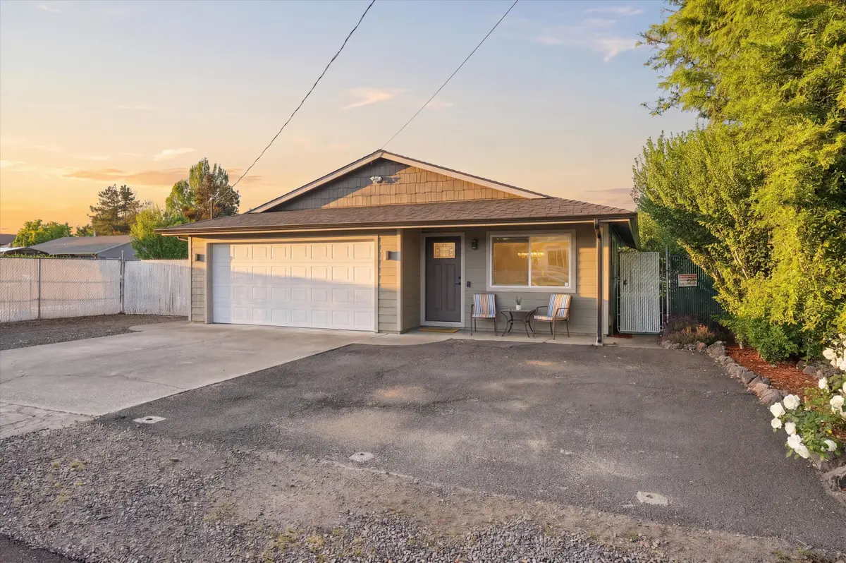 675 Berrydale Avenue, Medford, OR 97501 - #1