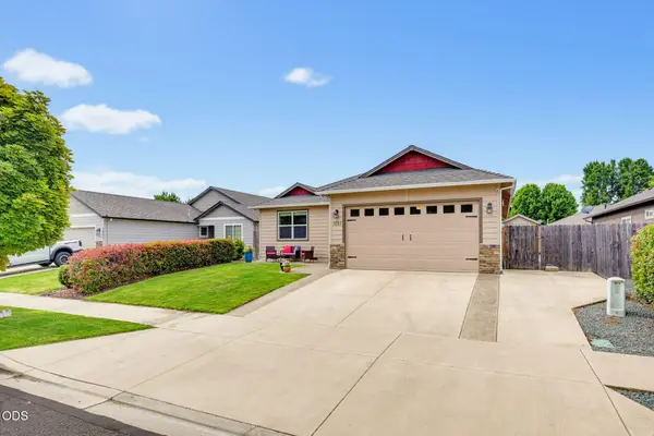 1051 Compton Way, Medford, OR 97501