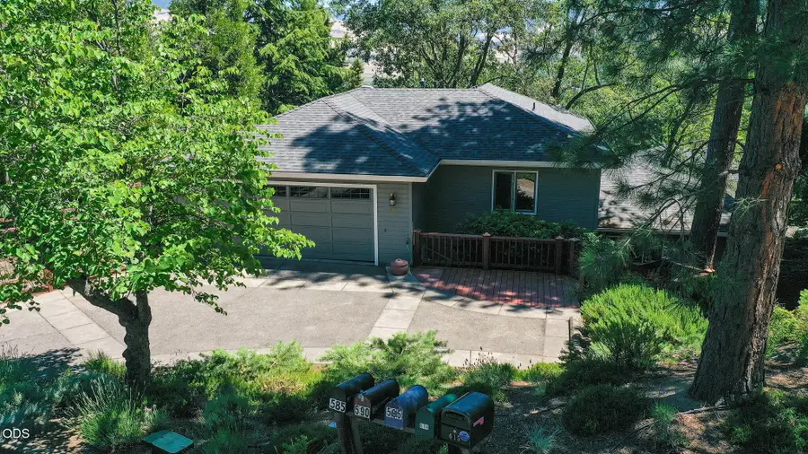590 Taylor Street, Ashland, OR 97520 - #3