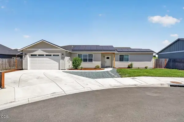 3327 Kingsbury Drive, Medford, OR 97504