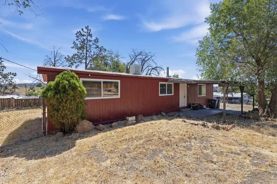 150 NE Cleveland Street, Madras, OR 97741 - #2