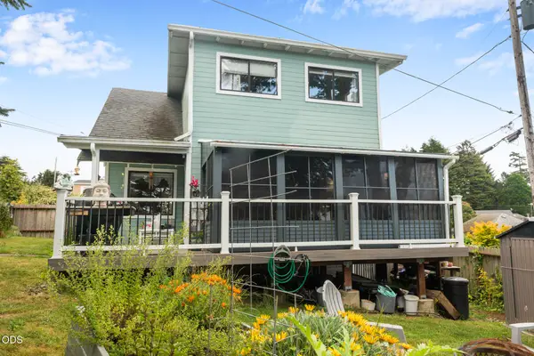 741 Pacific Avenue, Brookings, OR 97415