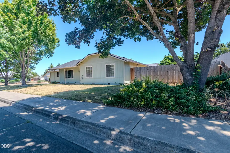 1104 Coachman Drive, Central Point, OR 97502 - #2