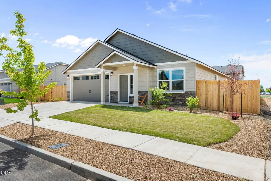 3289 NW 10th Place, Redmond, OR 97756 - #2