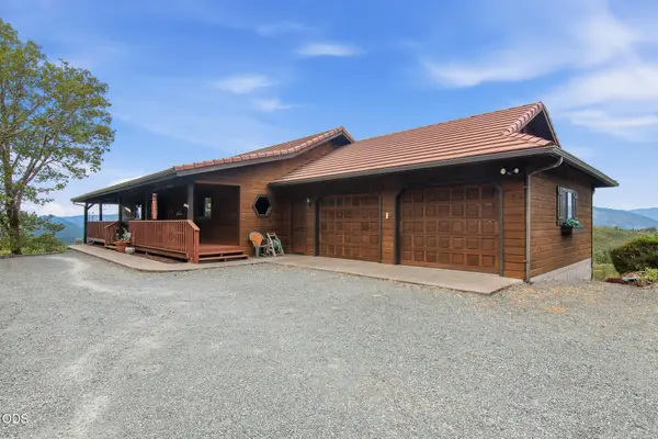 700 Cienaga Lane, Grants Pass, OR 97526