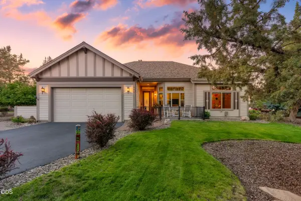 990 Victoria Falls Drive, Redmond, OR 97756