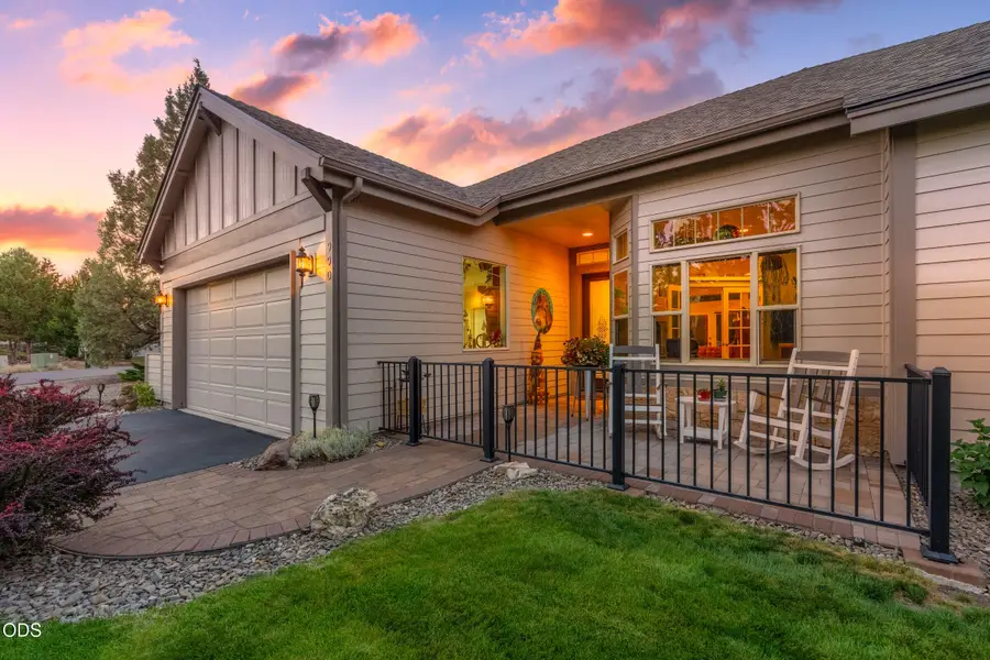 990 Victoria Falls Drive, Redmond, OR 97756 - #2