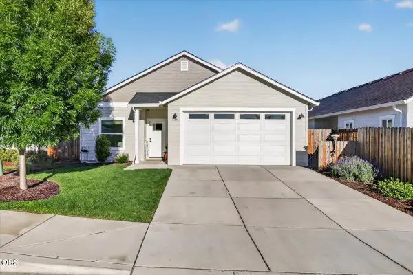 689 Heber Lane, Medford, OR 97501